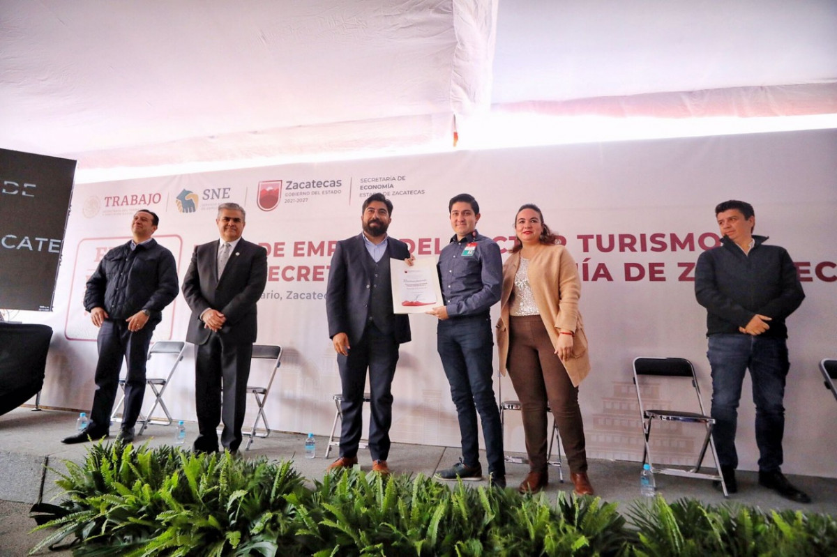 Promueve Gobierno de Zacatecas más de 300 vacantes en la Feria del